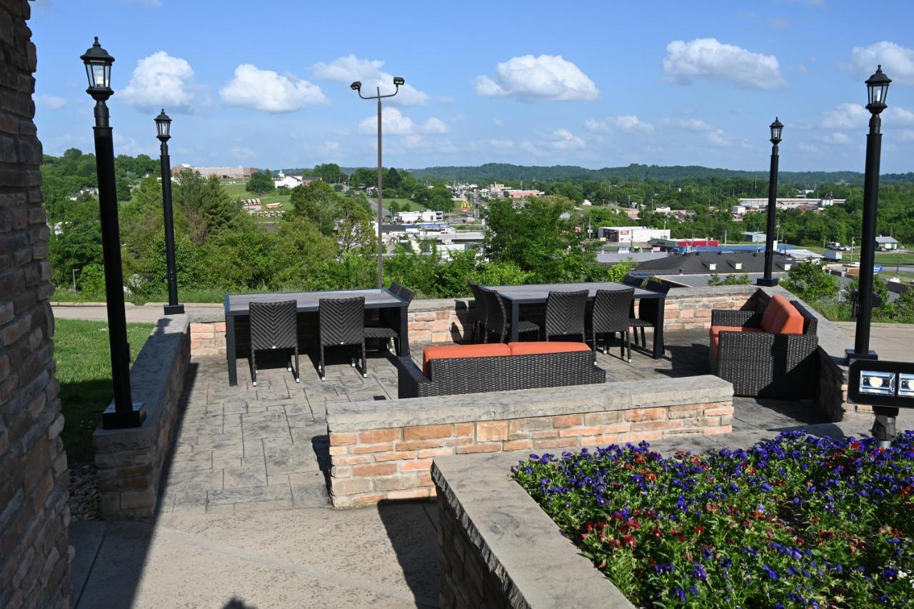 Giles Hotel Inn And Suites Pulaski Exterior photo