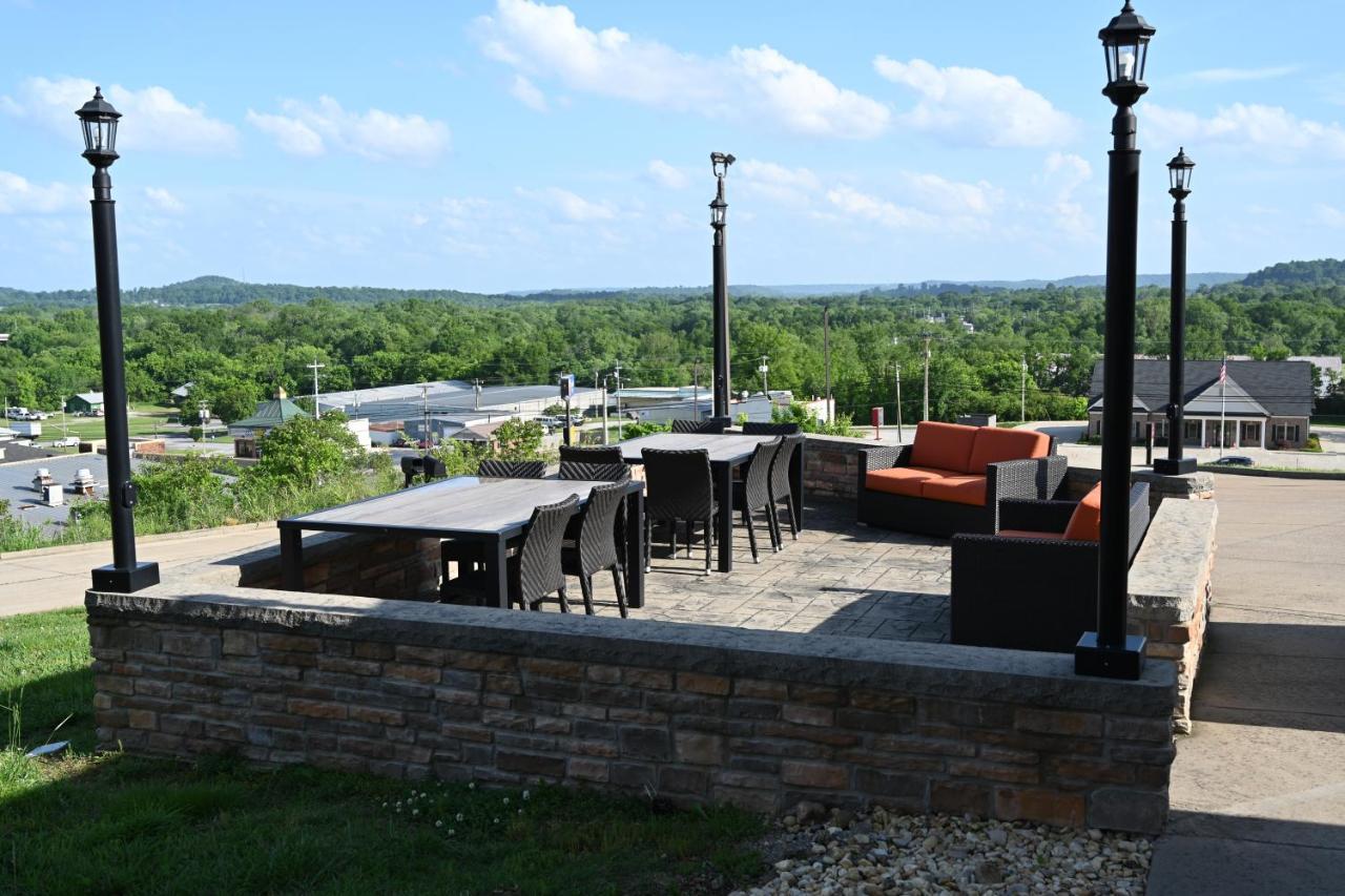 Giles Hotel Inn And Suites Pulaski Exterior photo