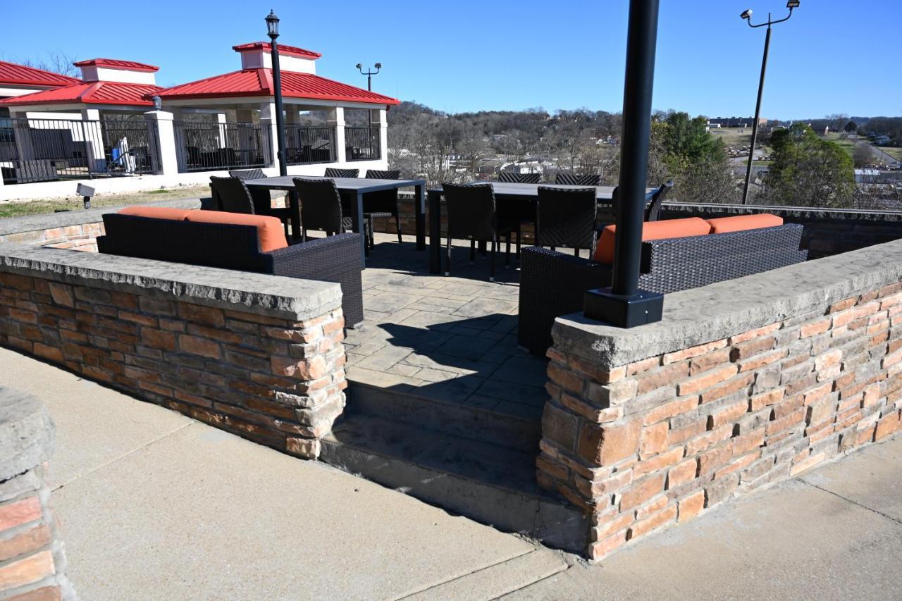 Giles Hotel Inn And Suites Pulaski Exterior photo
