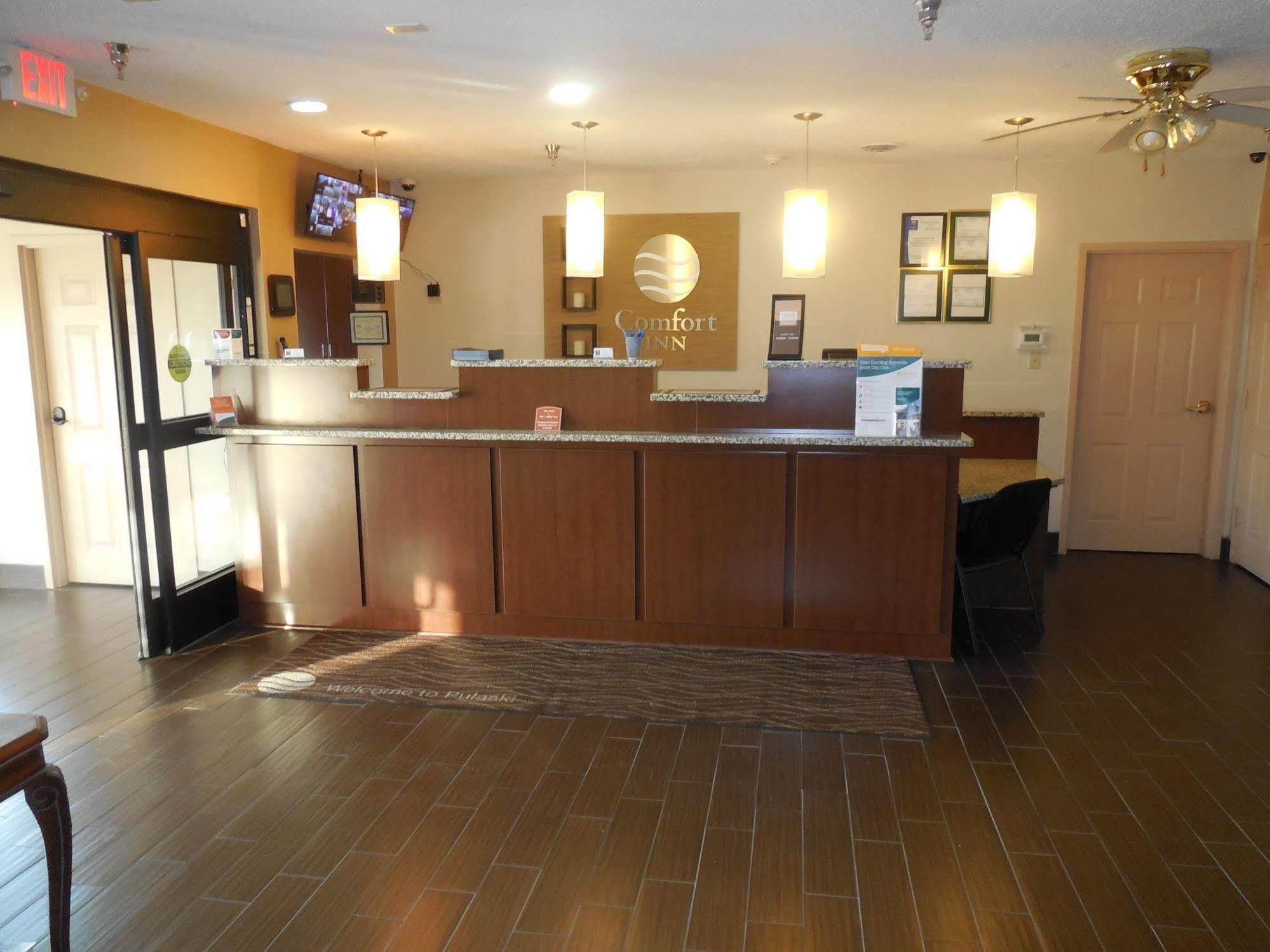 Giles Hotel Inn And Suites Pulaski Exterior photo