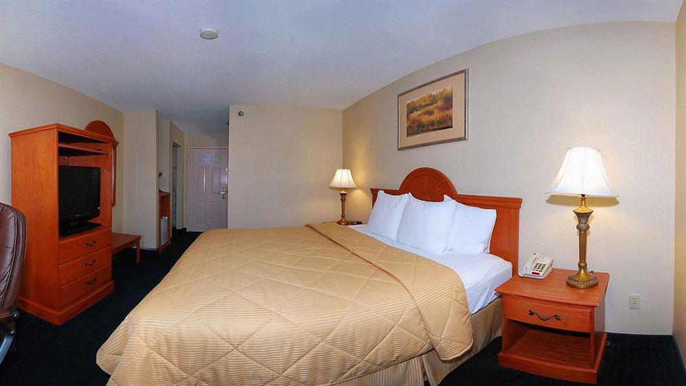 Giles Hotel Inn And Suites Pulaski Exterior photo